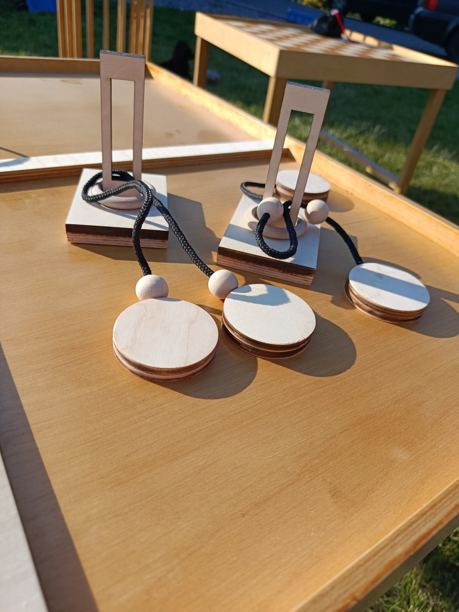 STOLIK ZAGADEK - obrazek 2