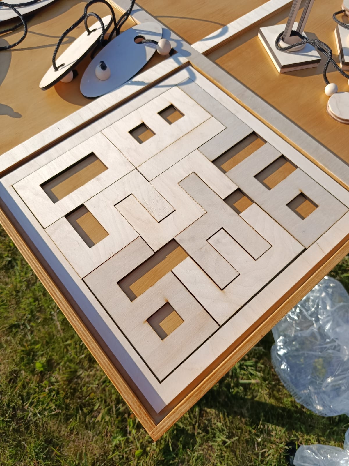 STOLIK ZAGADEK - obrazek 3